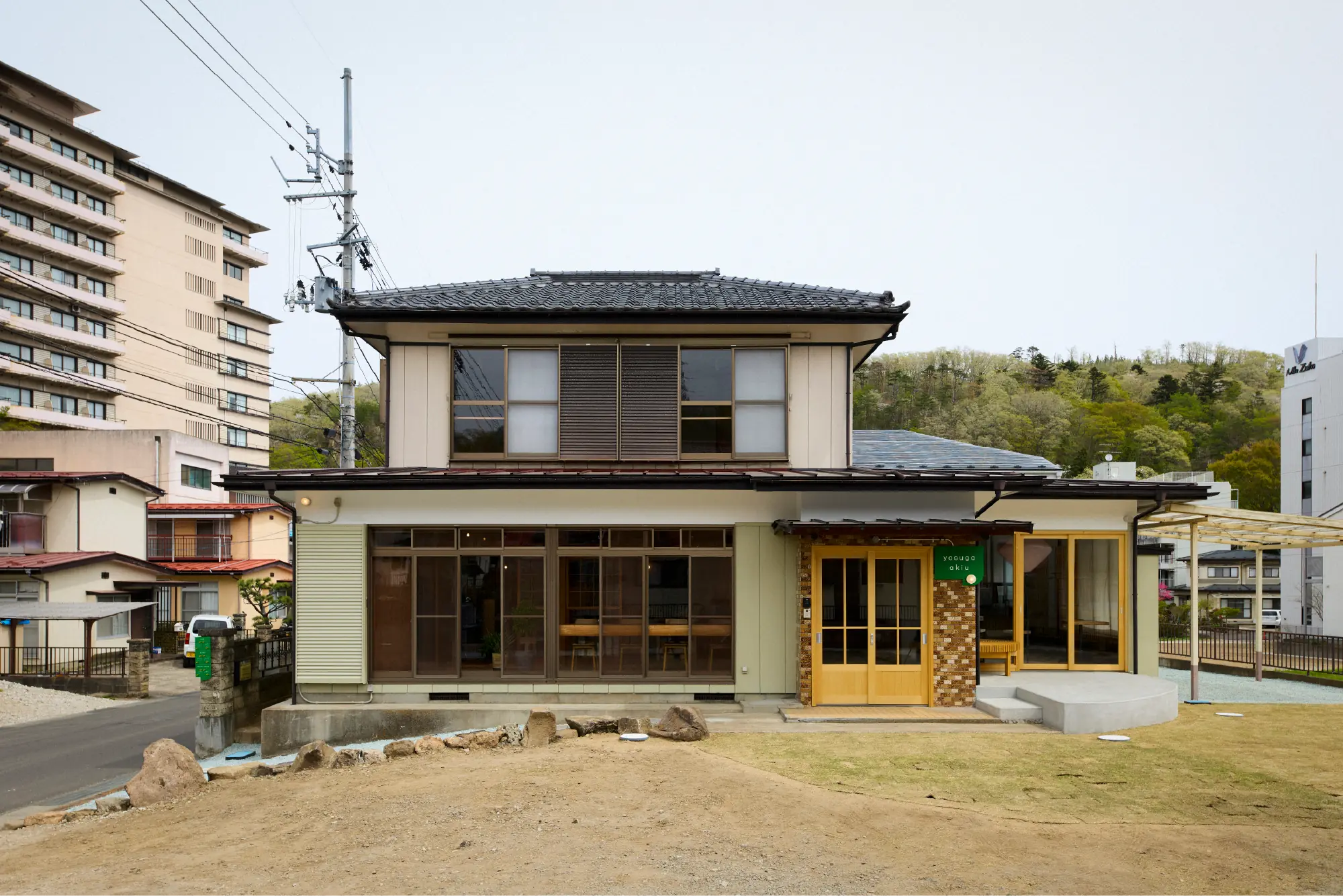 温泉地・秋保（あきう）の住宅地の一角にある、yosugaです。